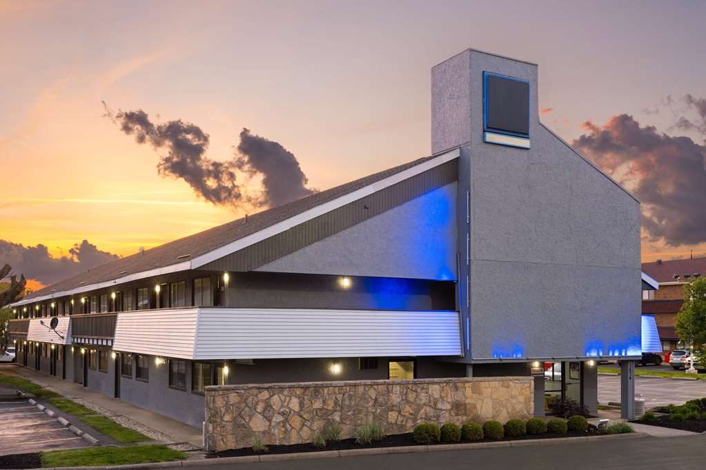 Days Inn by Wyndham Columbus Worthington - photo 3