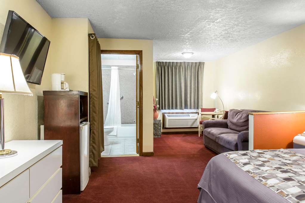 Rodeway Inn & Suites Branford Guilford - photo 21