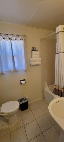 Husker Inn - photo 7