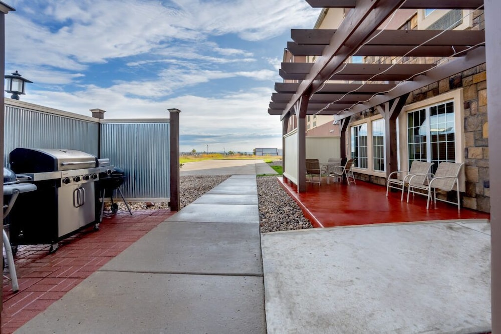 Landmark Suites - photo 29
