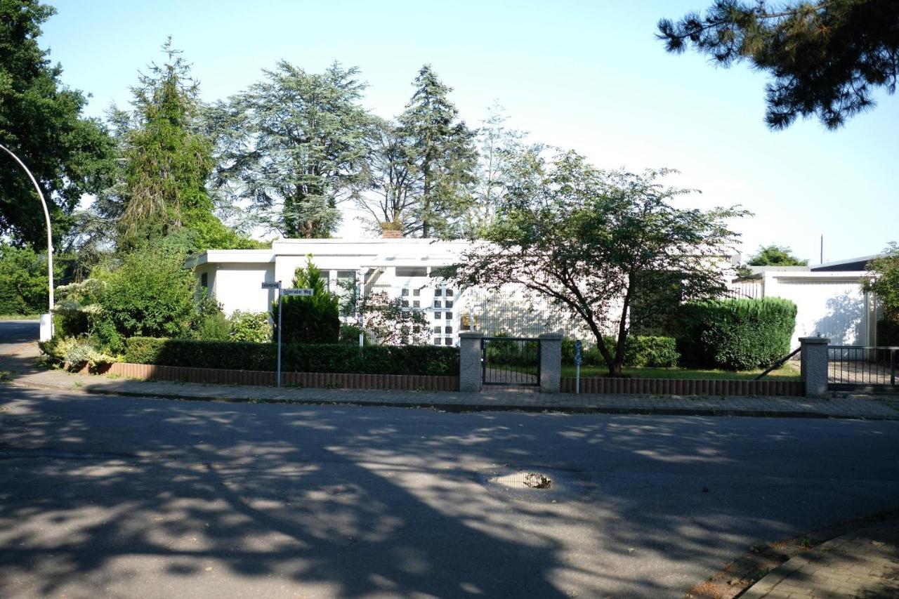 Ruhiges Haus mit privatem Garten — 4-Star Luxury Hotel in Halstenbek, Germany