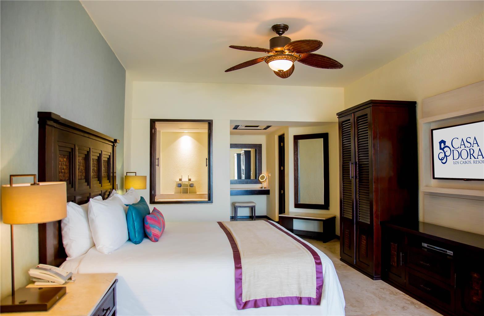 EXECUTIVE SUITE KING BED