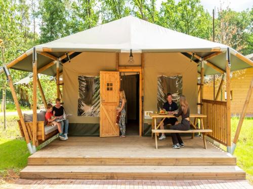 Luxuszelt im Serengeti Park — hotel in Hodenhagen