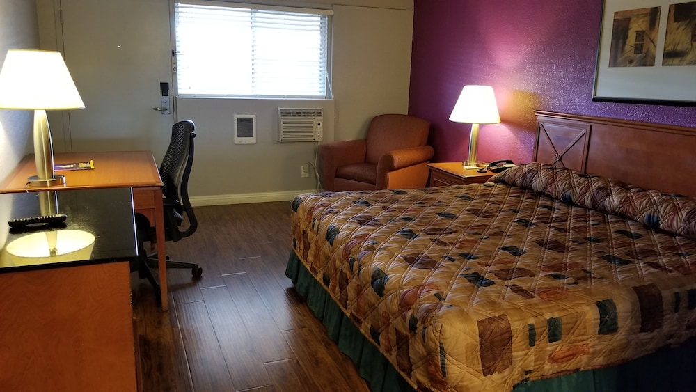 Santa Fe Inn Pueblo - photo 12