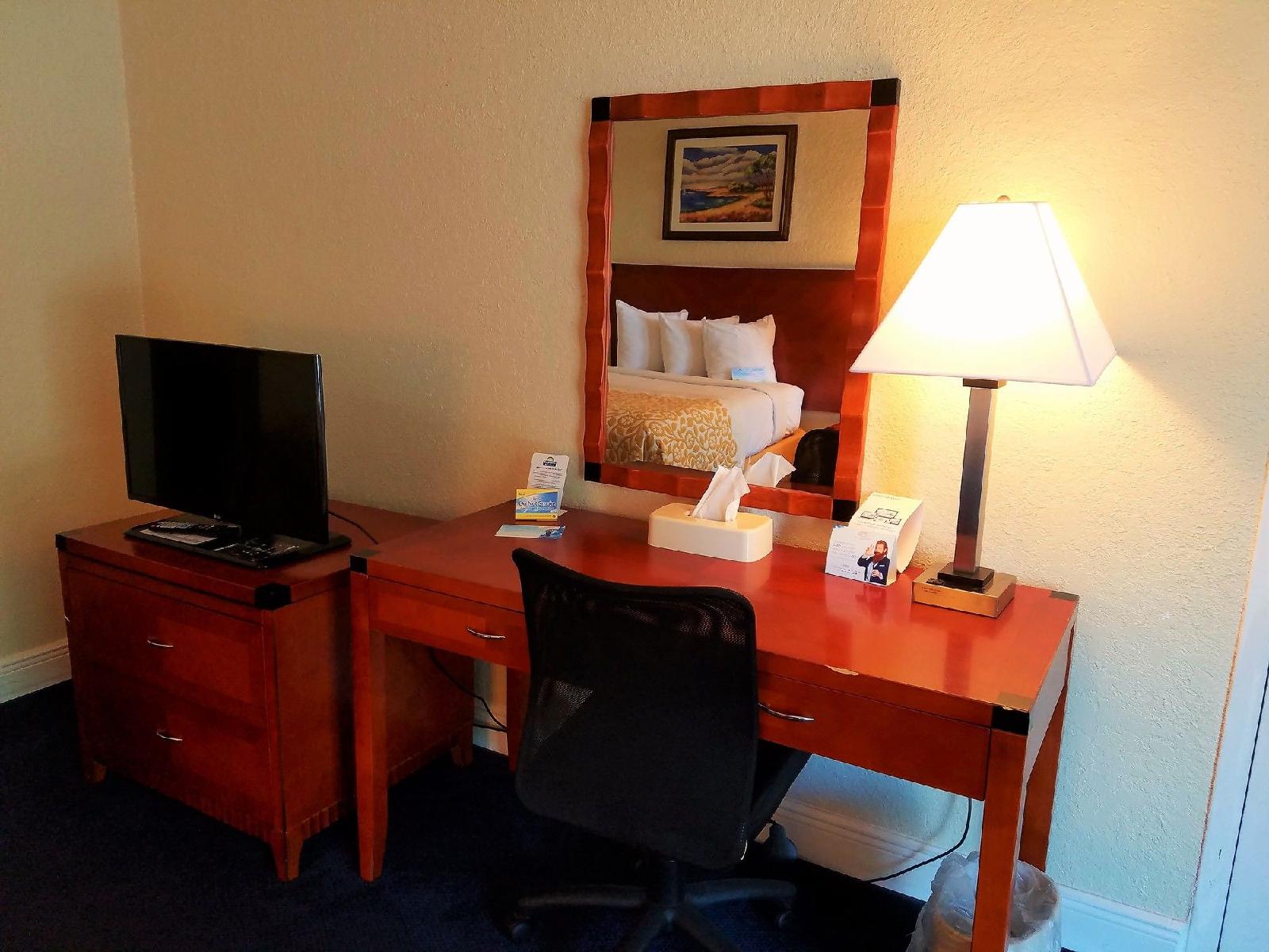 Days Inn and Suites by Wyndham Clermont - photo 15