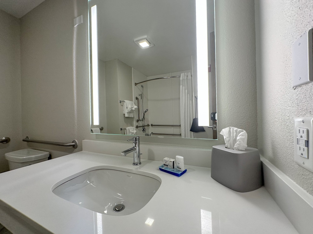 Holiday Inn Express Kearney by IHG - photo 23