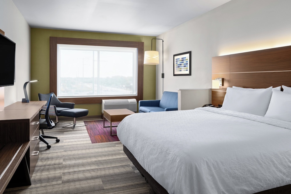 Holiday Inn Express & Suites Madison West Middleton - photo 14