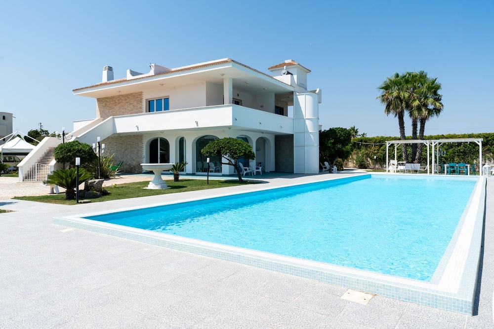 Villa Mar Mar con Piscina by Wonderful Italy — 4-Star Luxury Hotel in Bari, Italy