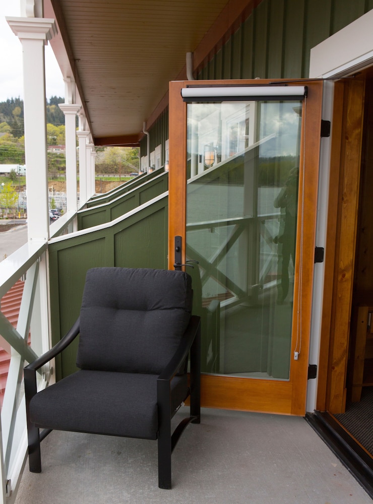 McMenamins Kalama Harbor Lodge - photo 18