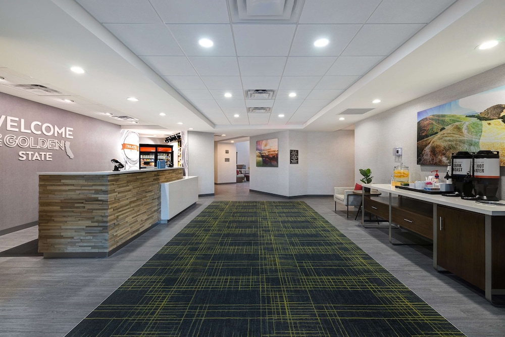 Hampton Inn & Suites by Hilton Marina - photo 7
