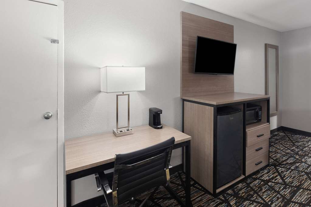Baymont by Wyndham Mobile Tillmans Corner - photo 14