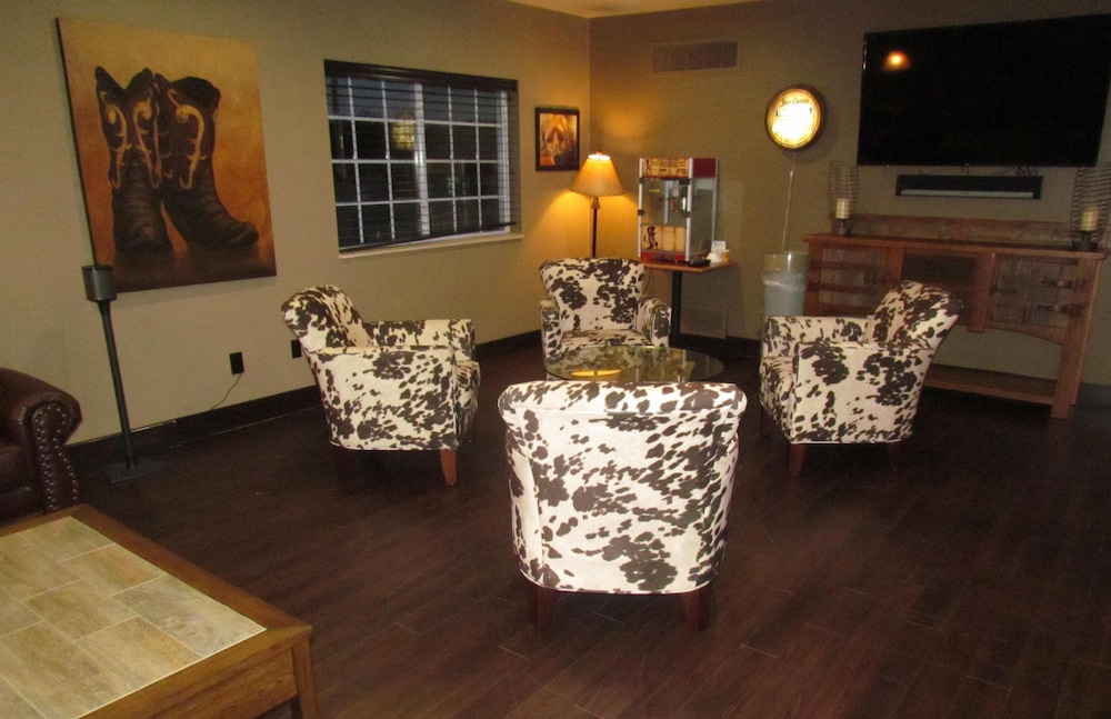 Oak Hill Inn & Suites - photo 8