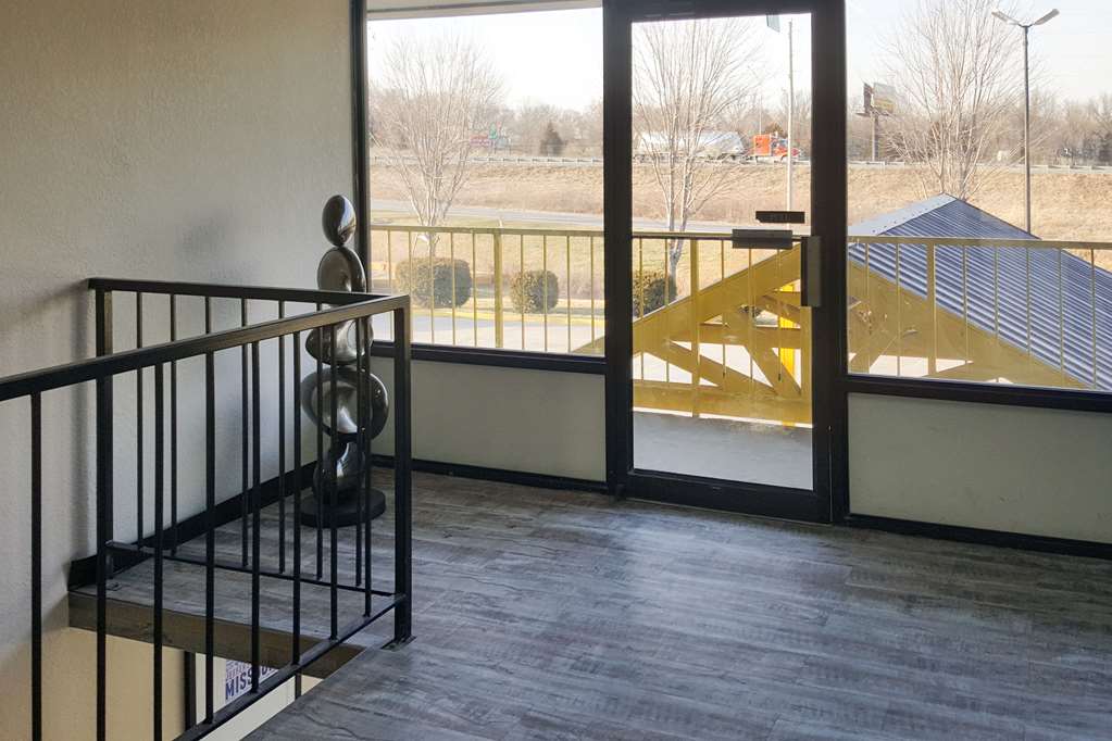Econo Lodge Oak Grove Blue Springs - photo 20