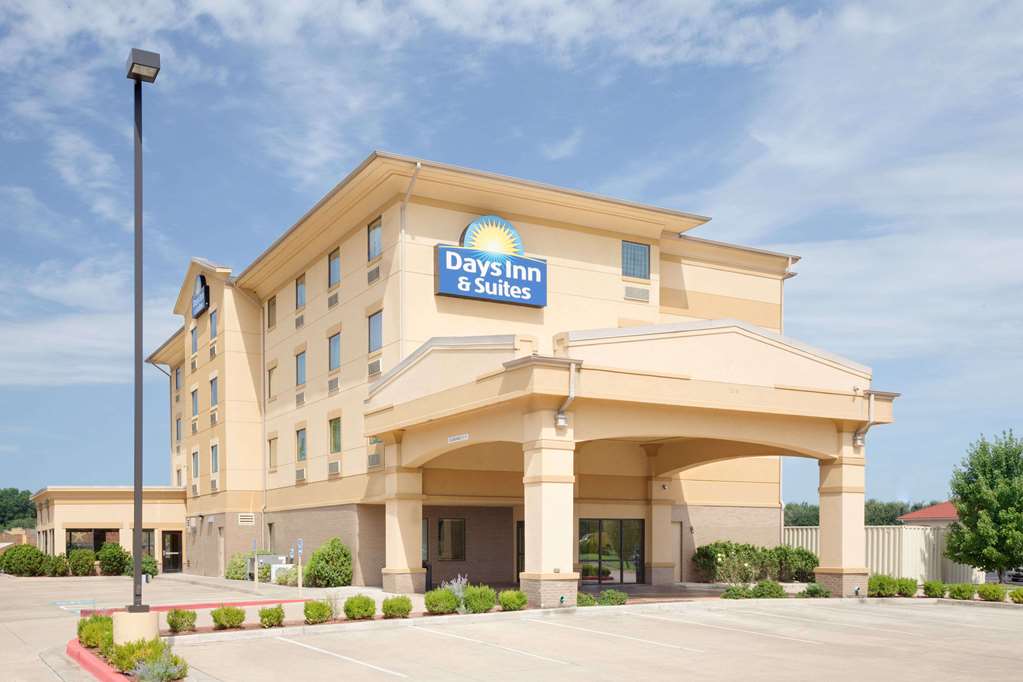 Days Inn & Suites by Wyndham Russellville - featured photo