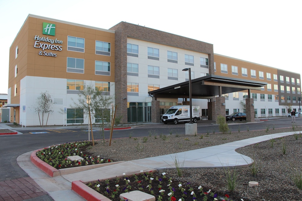 Holiday Inn Express & Suites Phoenix Airport North by IHG - photo 128