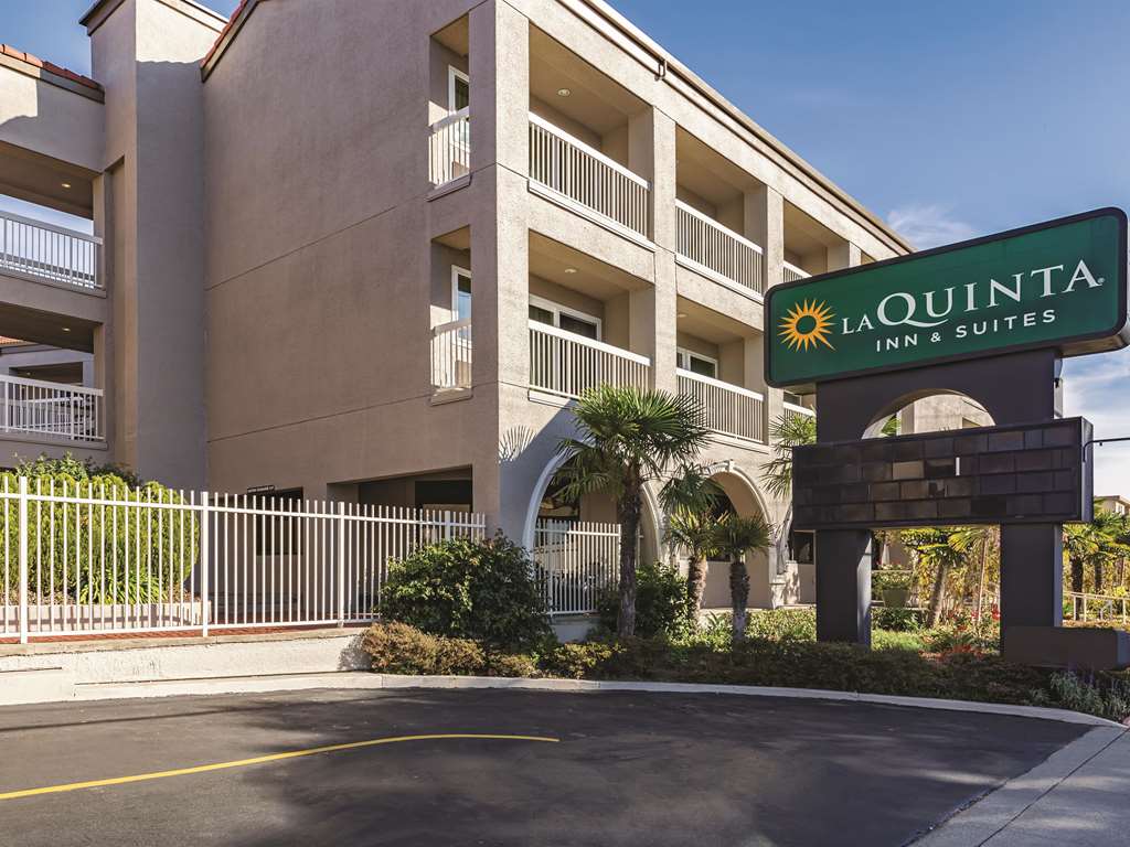 La Quinta Inn & Suites by Wyndham San Francisco Airport West - photo 6