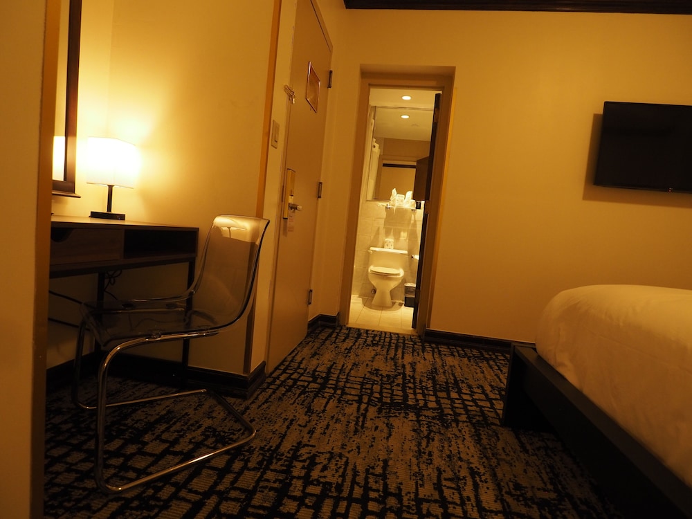 Night Hotel Broadway - photo 39