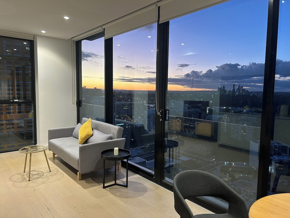 St Leonards 1 Bed Prime Location & Views — 4-Star Luxury Hotel in Sydney, Australia