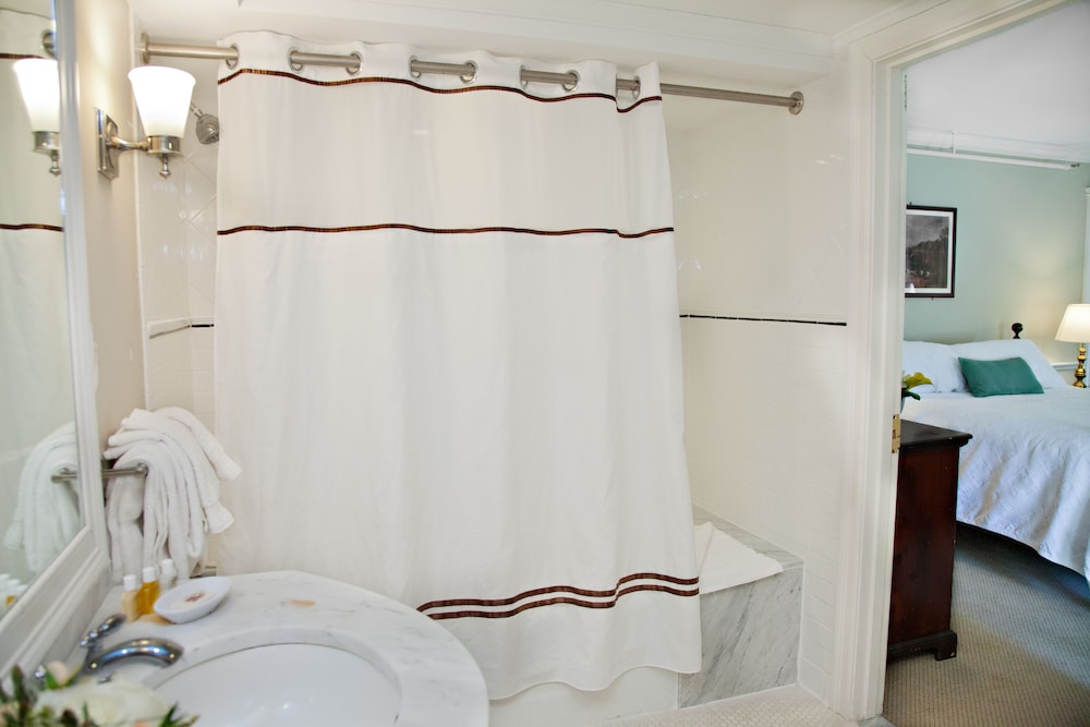 Concord's Colonial Inn - photo 18