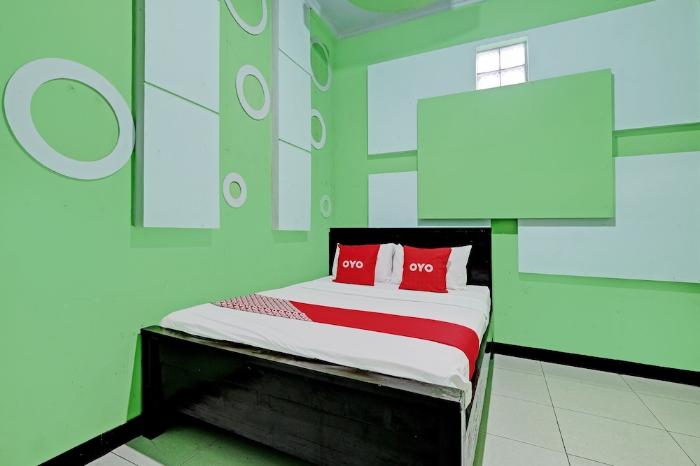 Oyo 92605 Hotel Las Vegas in Salatiga, Indonesia