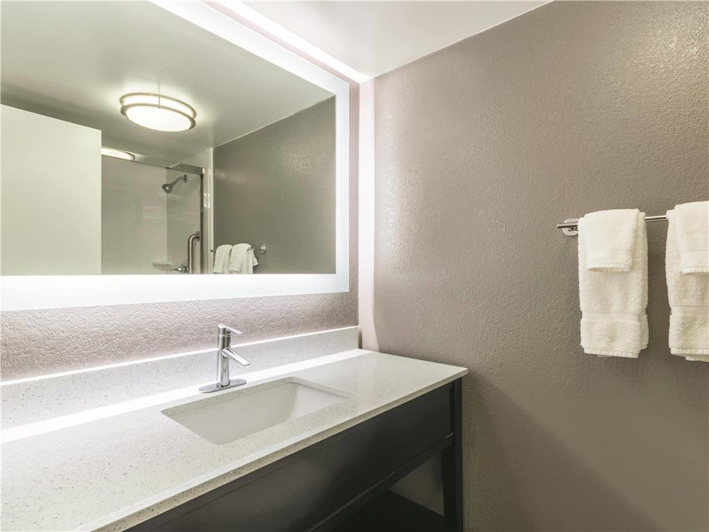 La Quinta Inn & Suites by Wyndham Virginia Beach - photo 10