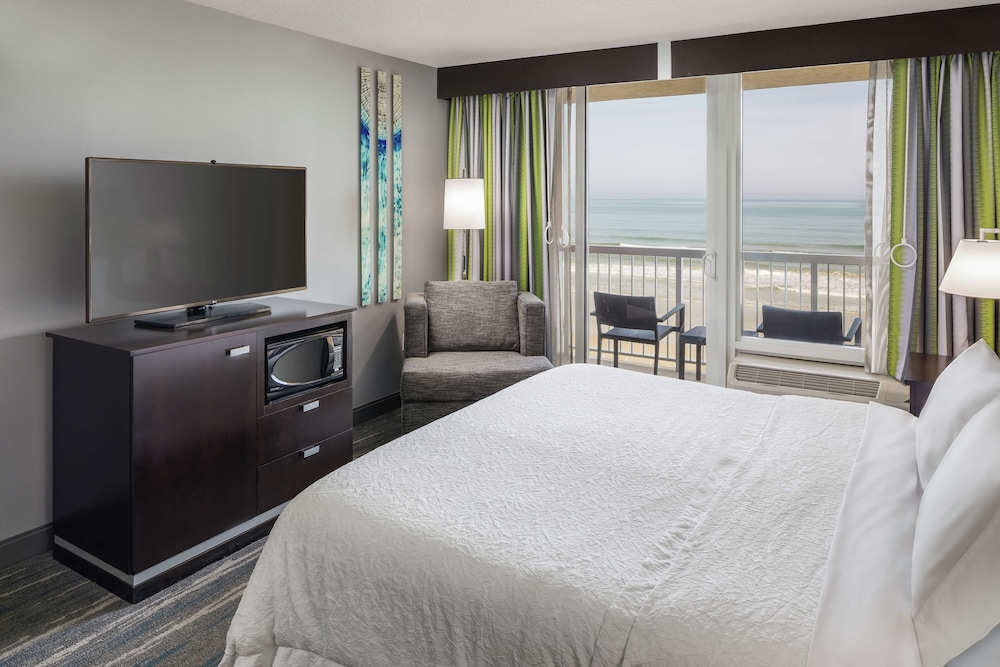 Hampton Inn Daytona Beach Beachfront - photo 2