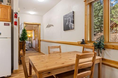 Bugle Pointe A02 by Estes Park Condos — 4-Star Luxury Hotel in Estes Park, United States