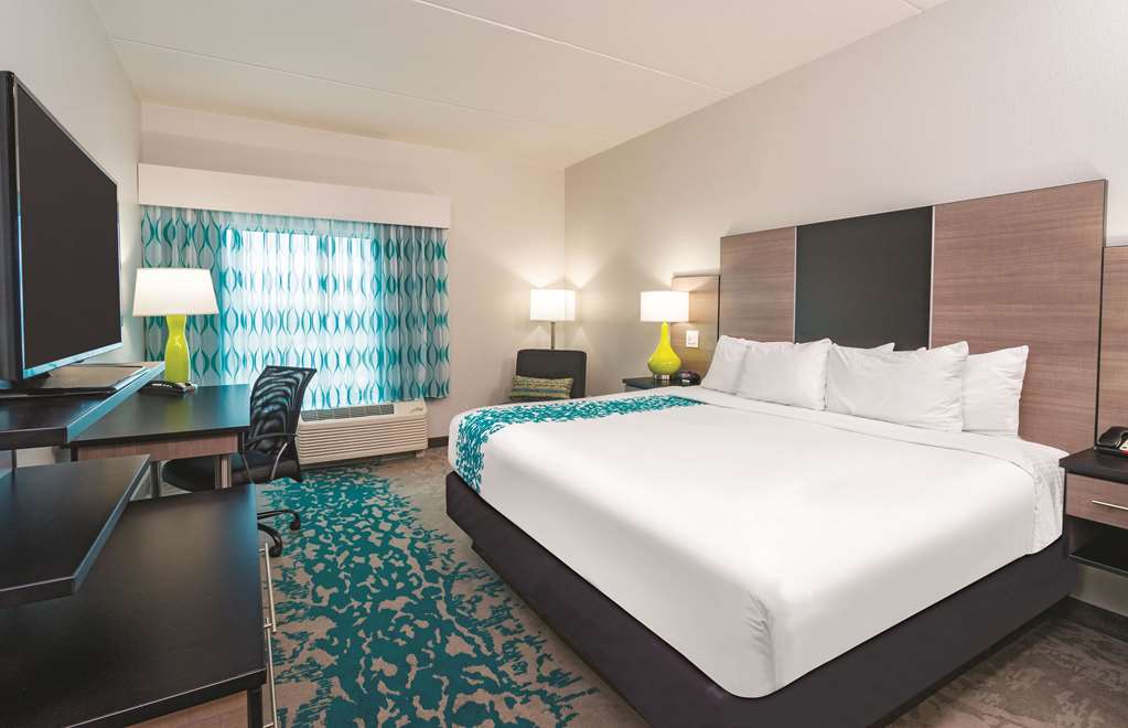 La Quinta Inn & Suites by Wyndham Cleveland TN - photo 10