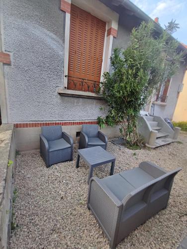 Petite maison avec jardin — hotel in Montlucon