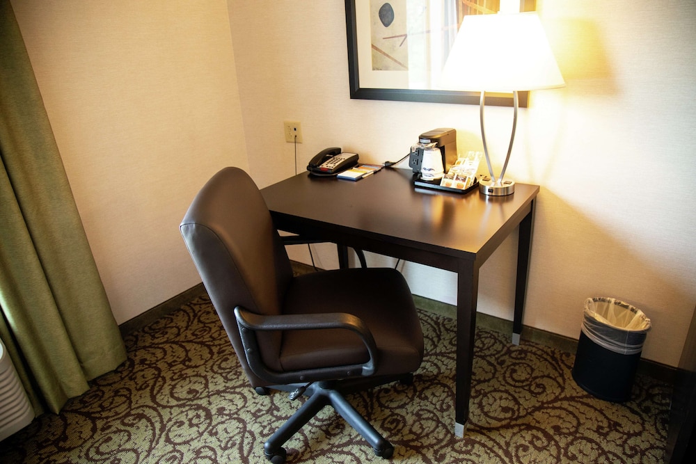 Hampton Inn & Suites Sharon - photo 19