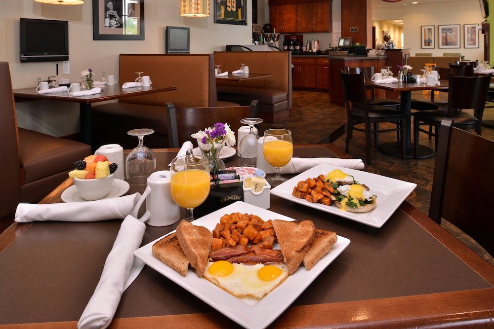 Holiday Inn Madison at The American Center by IHG - photo 37