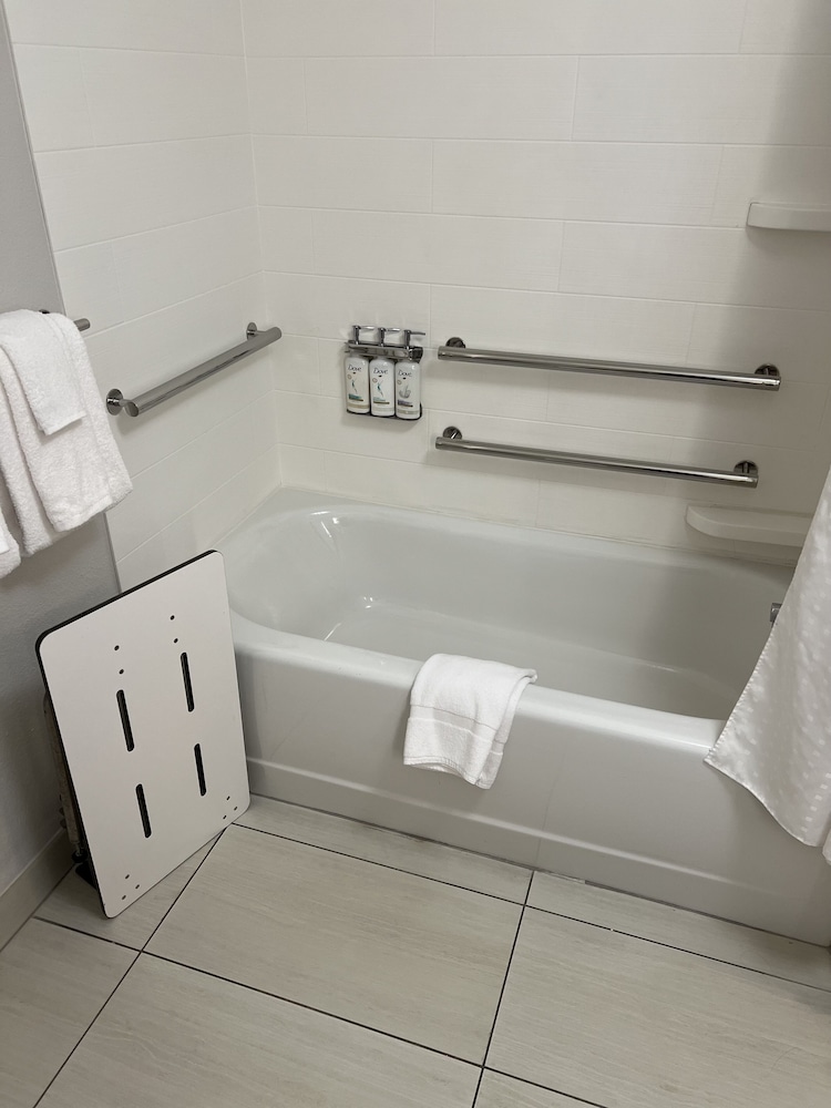 Holiday Inn Express & Suites Mobile University Area by IHG - photo 38