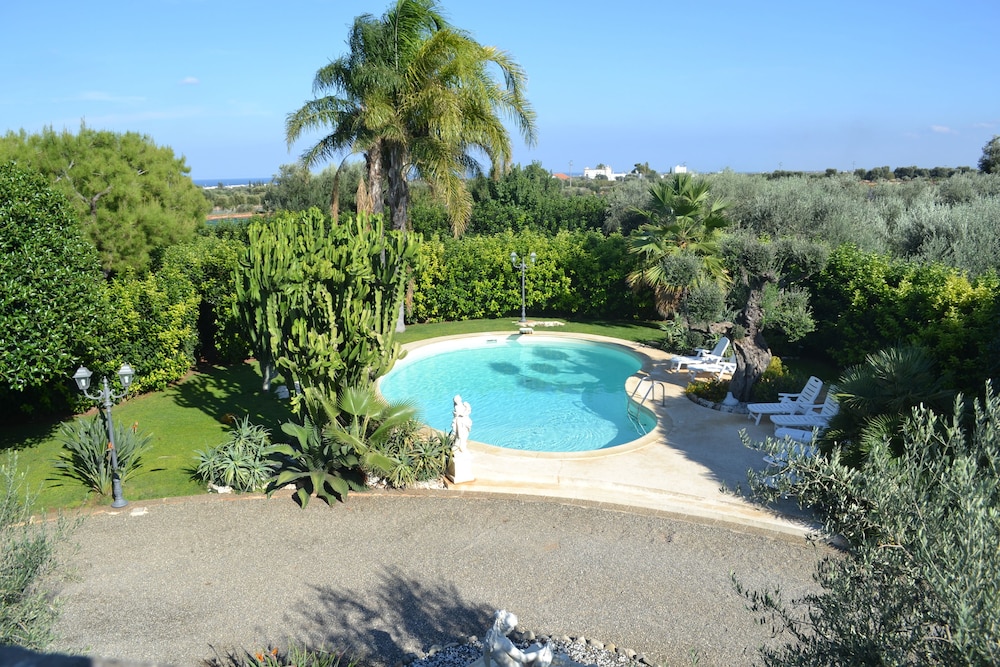 Villa Tonia — 4-Star Luxury Hotel in Fasano, Italy