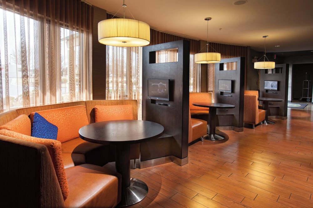 Courtyard by Marriott Fayetteville - photo 19
