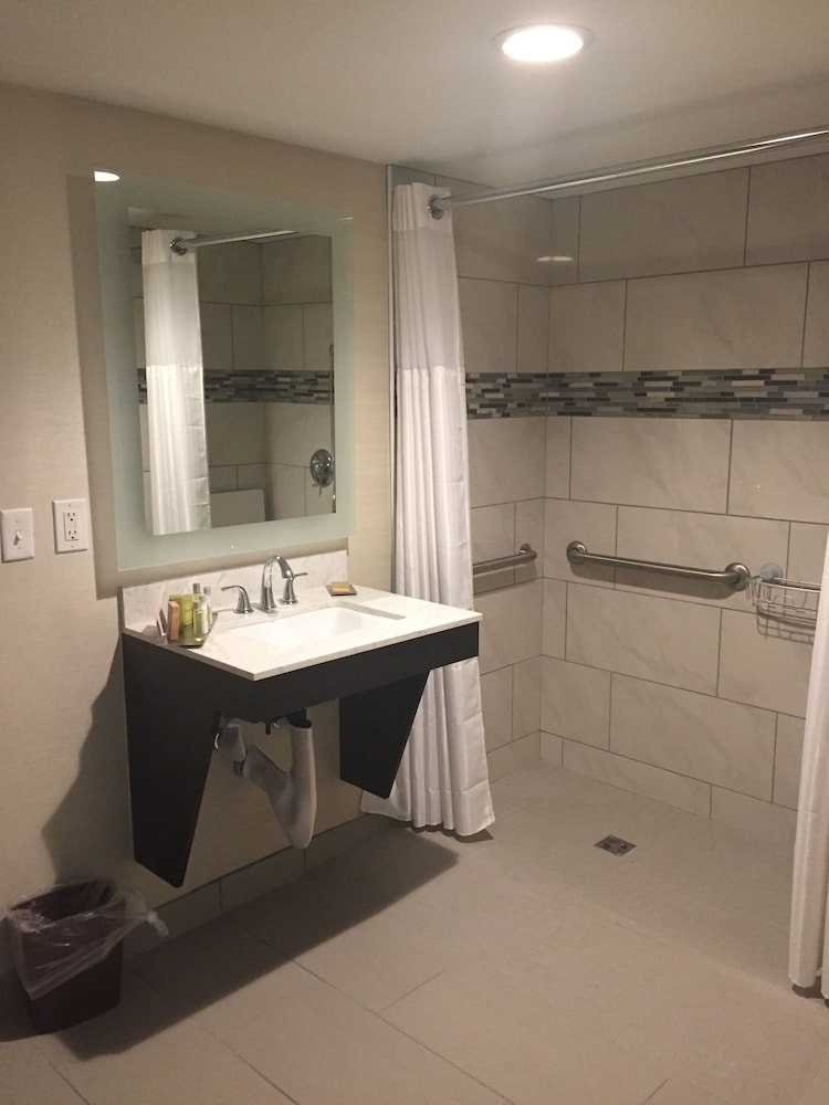 DoubleTree by Hilton Neenah - photo 26
