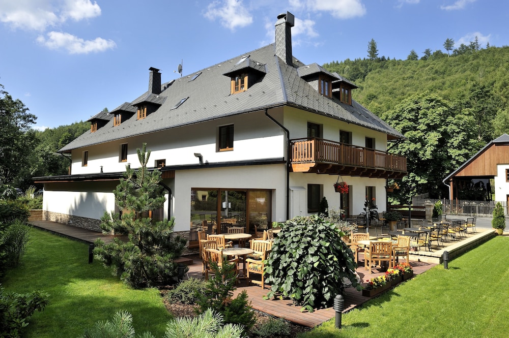 Hotel Singer — 4-Star Luxury Hotel in Brno, Czech Republic