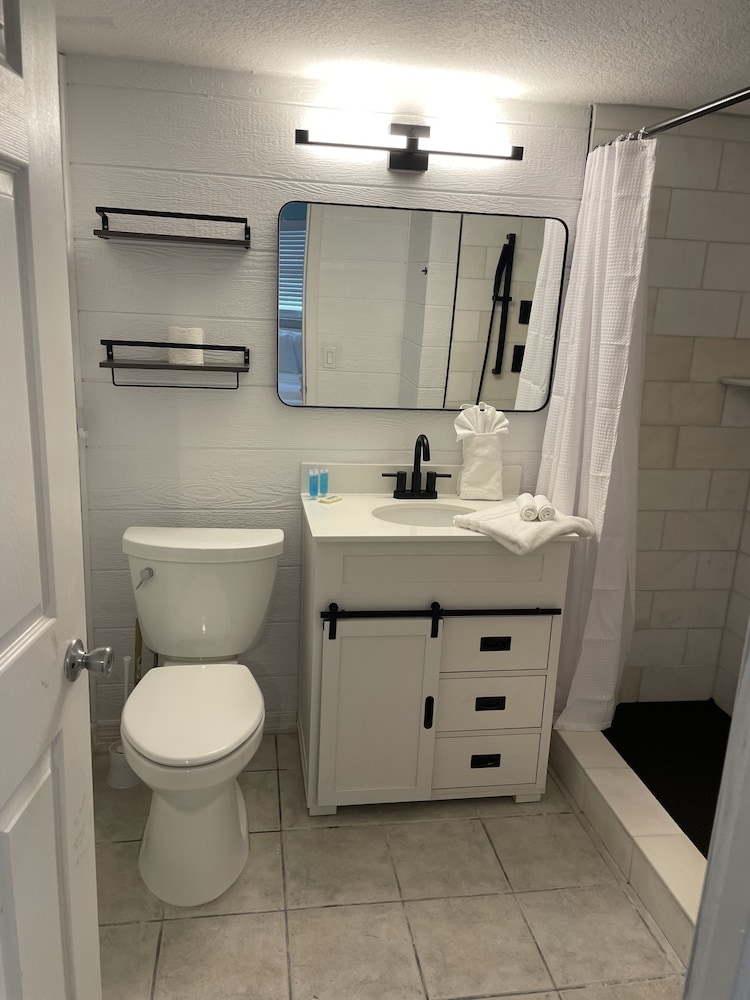 Coastal Waters Inn - photo 151