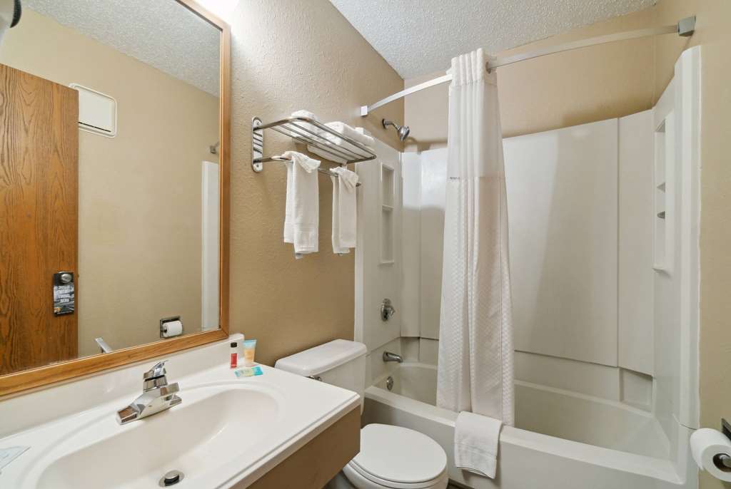 Super 8 by Wyndham Kenosha Pleasant Prairie - photo 20