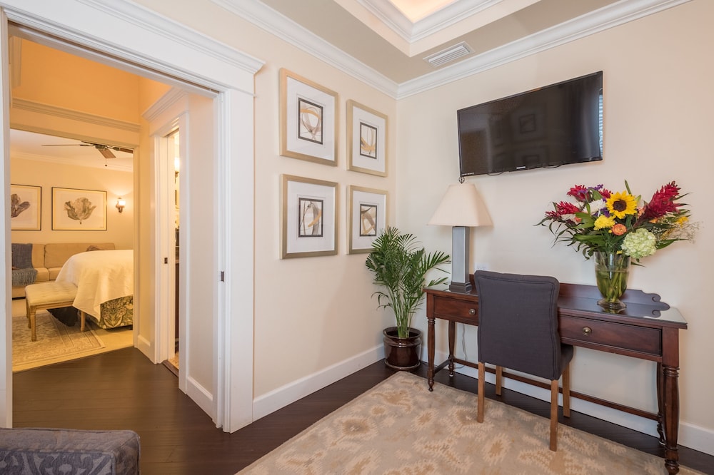 The Kenwood Inn - photo 35