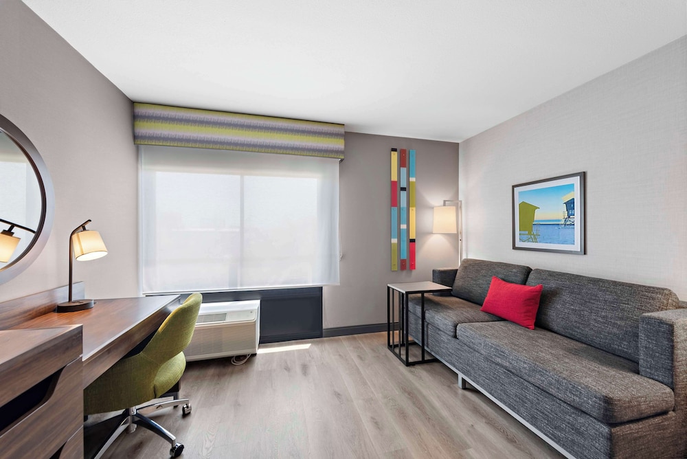 Hampton Inn by Hilton Los Angeles Airport - photo 13