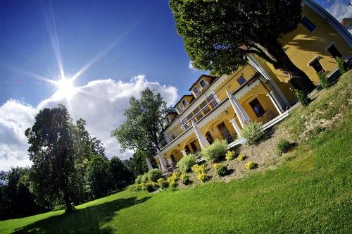 Kastiel Lucivna — hotel in Poprad
