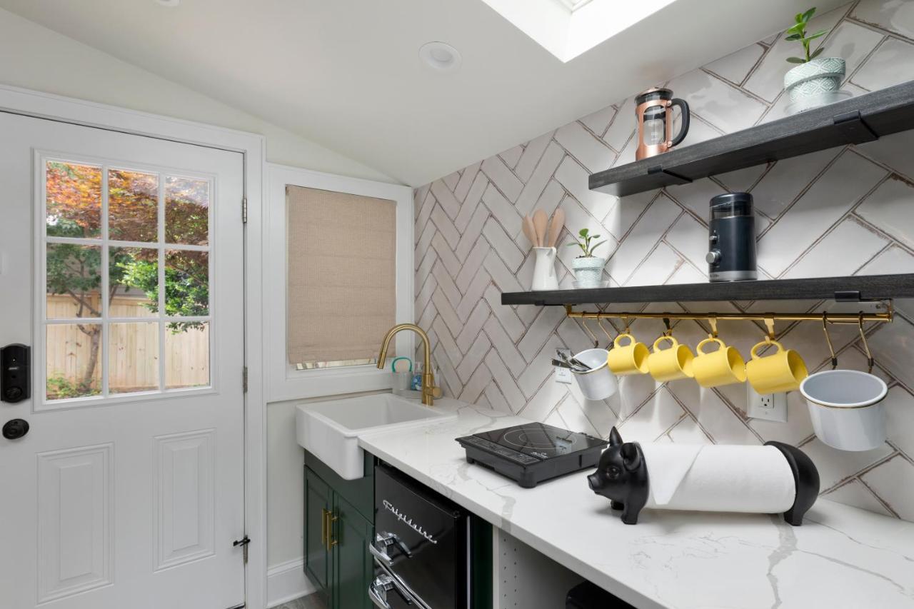 The Cozy Yellow Cottage in Dilworth — 4-Star Luxury Hotel in Charlotte, United States