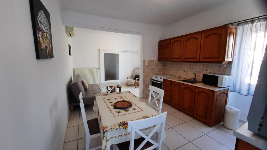 Aegina house1 — 4-Star Luxury Hotel in Aegina, Greece