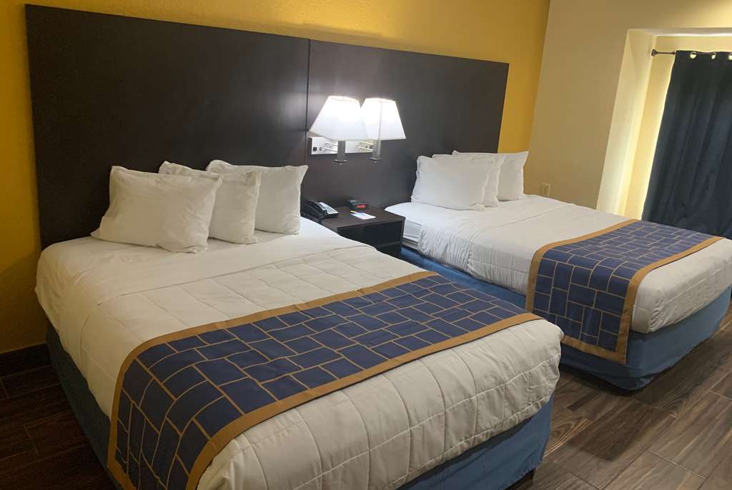 Days Inn & Suites by Wyndham Tampa Raymond James Stadium - photo 19