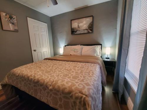 Modern Getaway Single Bedroom Full Apartment — 4-Star Luxury Hotel in Niagara Falls, United States