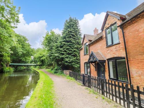Botterham House — 4-Star Luxury Hotel in Penkridge, United Kingdom