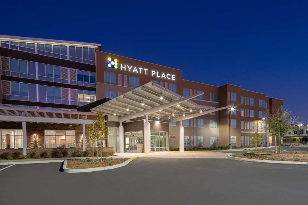 Hyatt Place Bakersfield - photo 16