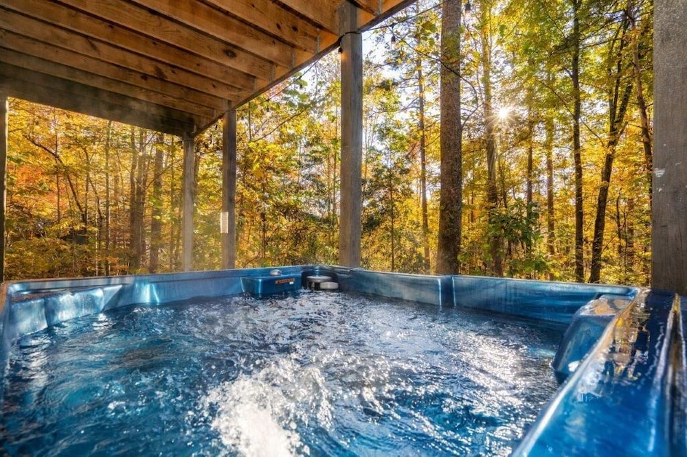 Rockin R Lodge — 5-Star Luxury Hotel in Sevierville, United States
