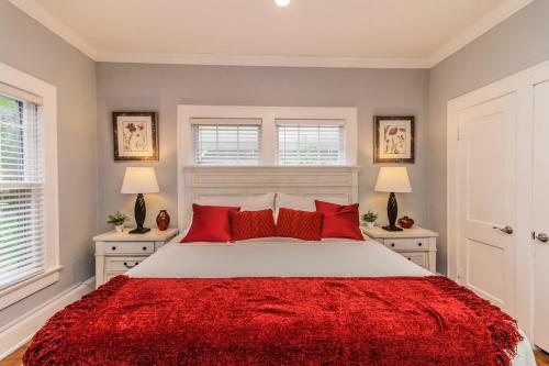 The Osceola Historic District Charm 10 Minute Walk to FSC & Downtown Lakeland — 4-Star Luxury Hotel in Lakeland, United States