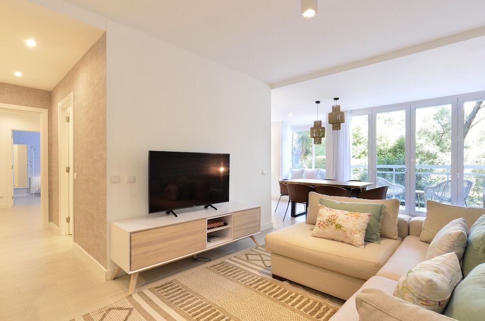 Tropical View Apartment — 4-Star Luxury Hotel in Cascais, Portugal